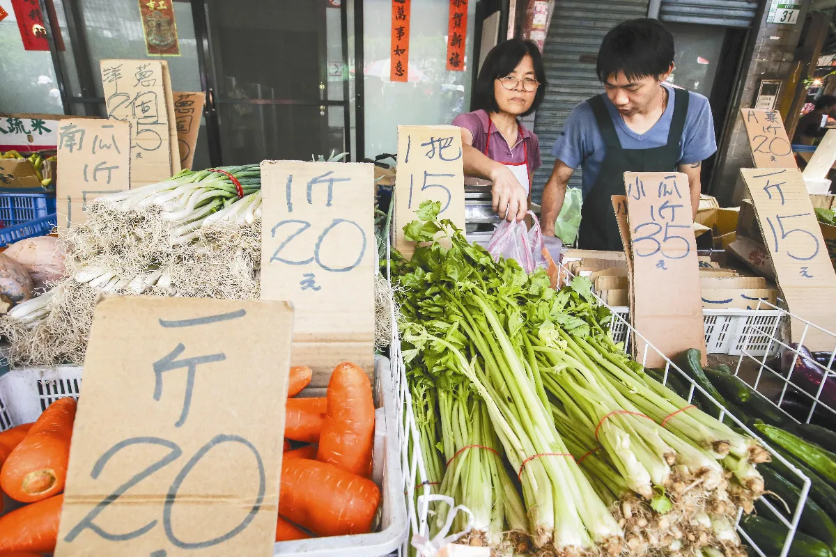 中央打壓菜價 農民怒問：菜價樓地板在哪？