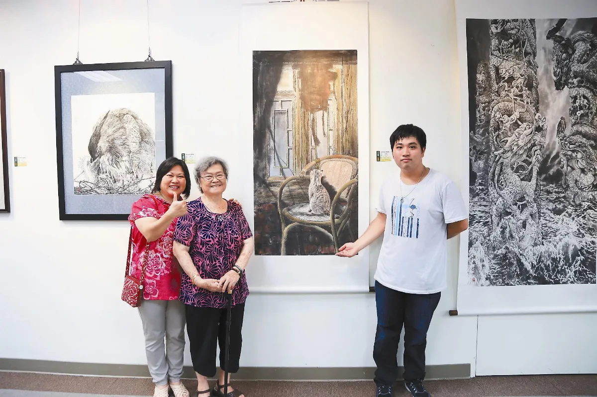 南華大學視媒系師生聯展 擬像動物 水墨推廣三好