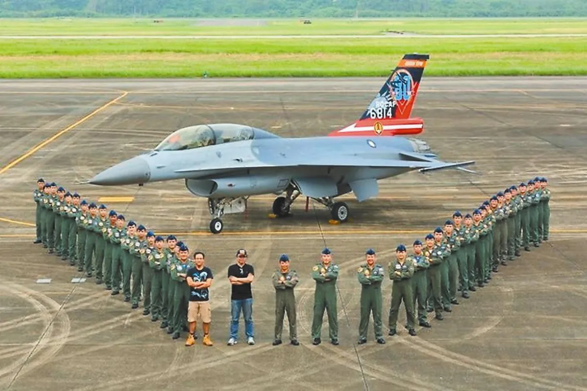 F-16接機20年 戰機紀念彩繪