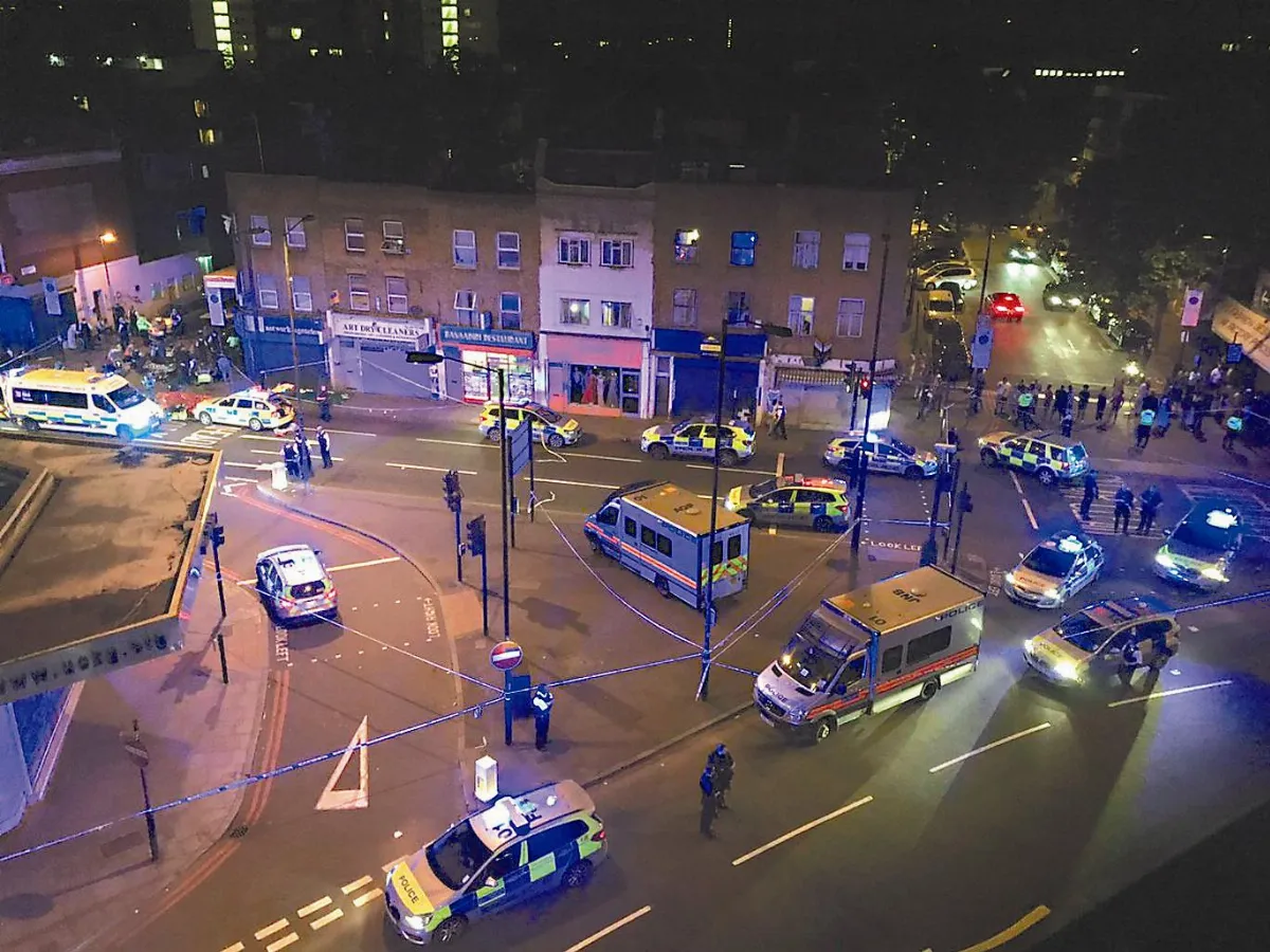 倫敦清真寺外貨車撞民眾 1死11傷