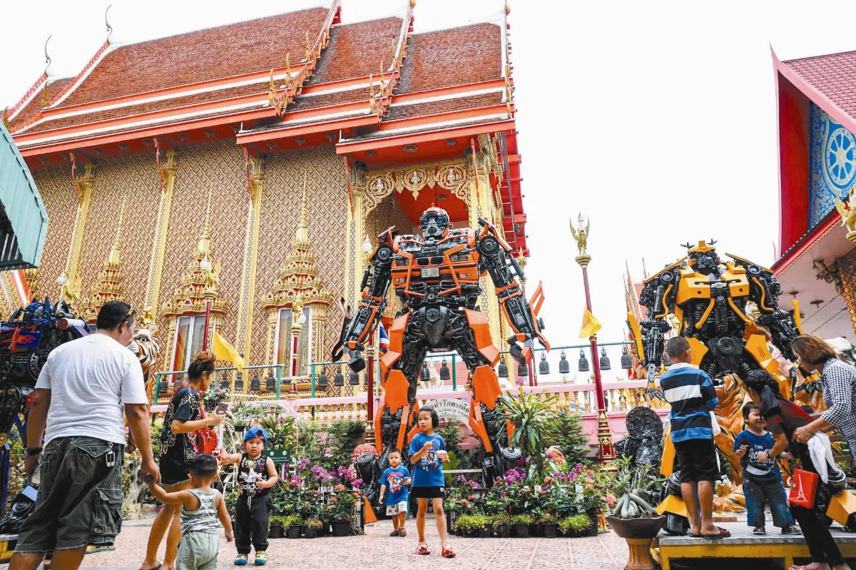 變形金剛現身泰國寺院
