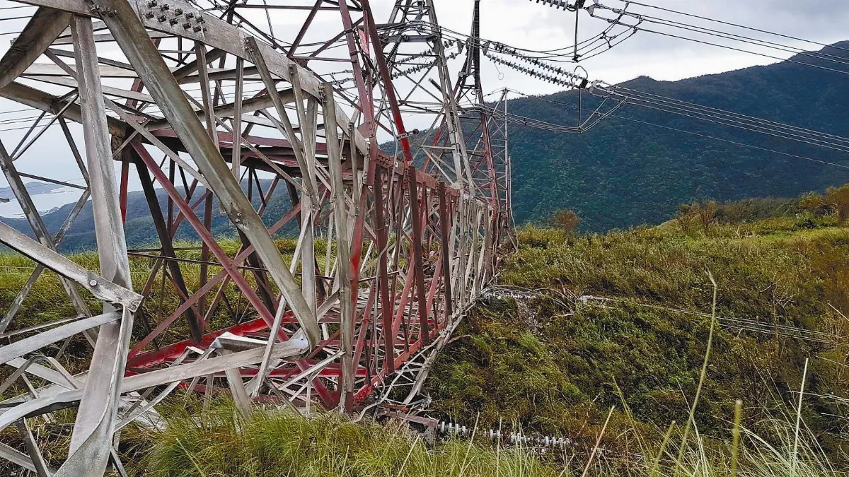 和平電塔倒塌 本周恐限電