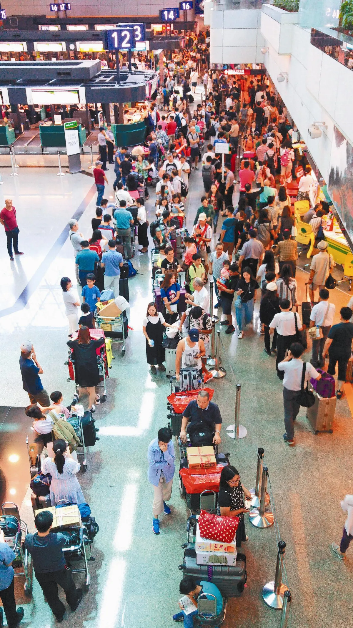 長榮500空服員請假 影響萬名旅客