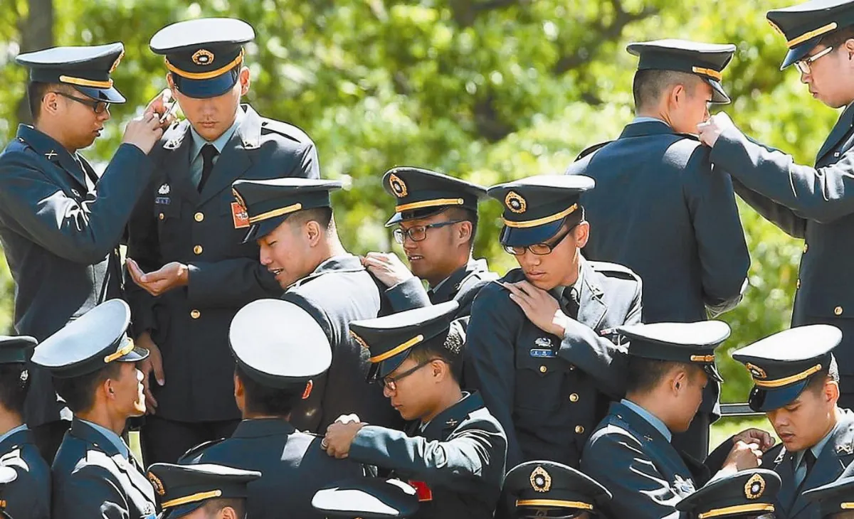 解決軍官荒   士官受訓10周 升少尉當排長