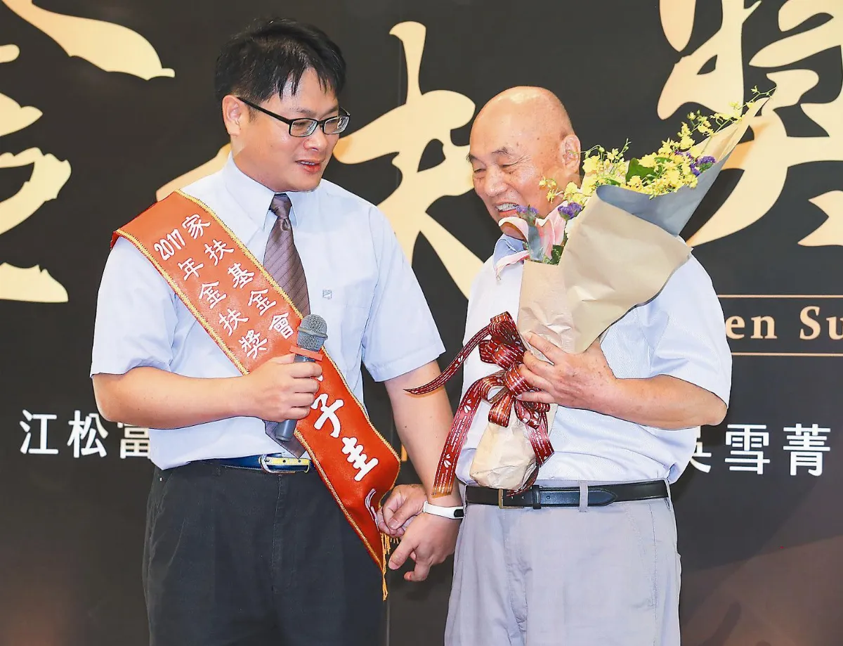 清寒子弟變發明王 辦科學營回饋家扶