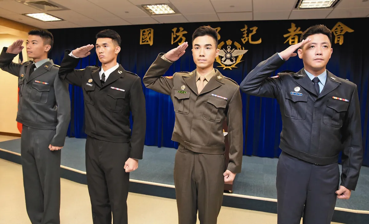 三軍新版夾克 11月起換裝