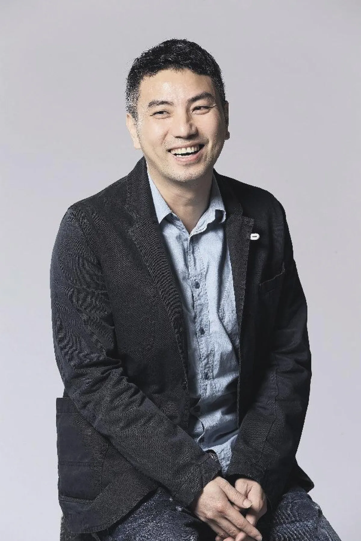 詹仁雄繞著地球攻頂