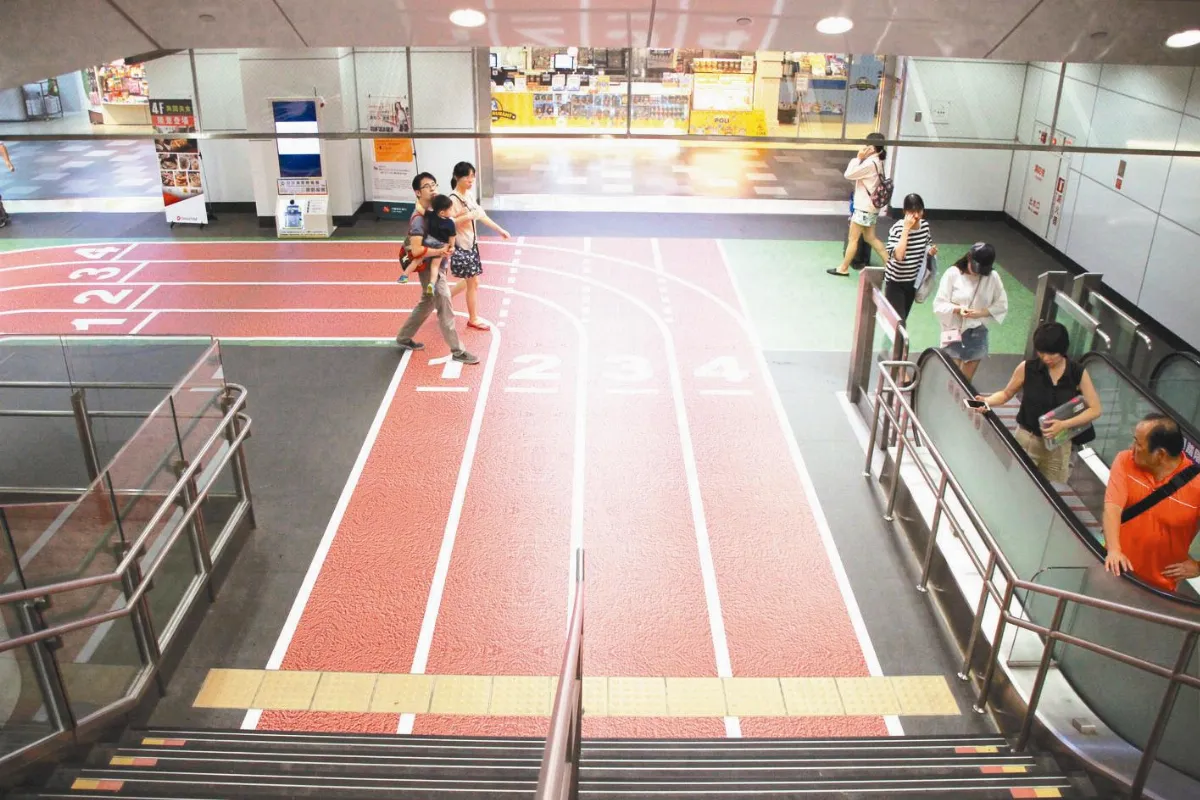 機捷鋪跑道 旅客變選手