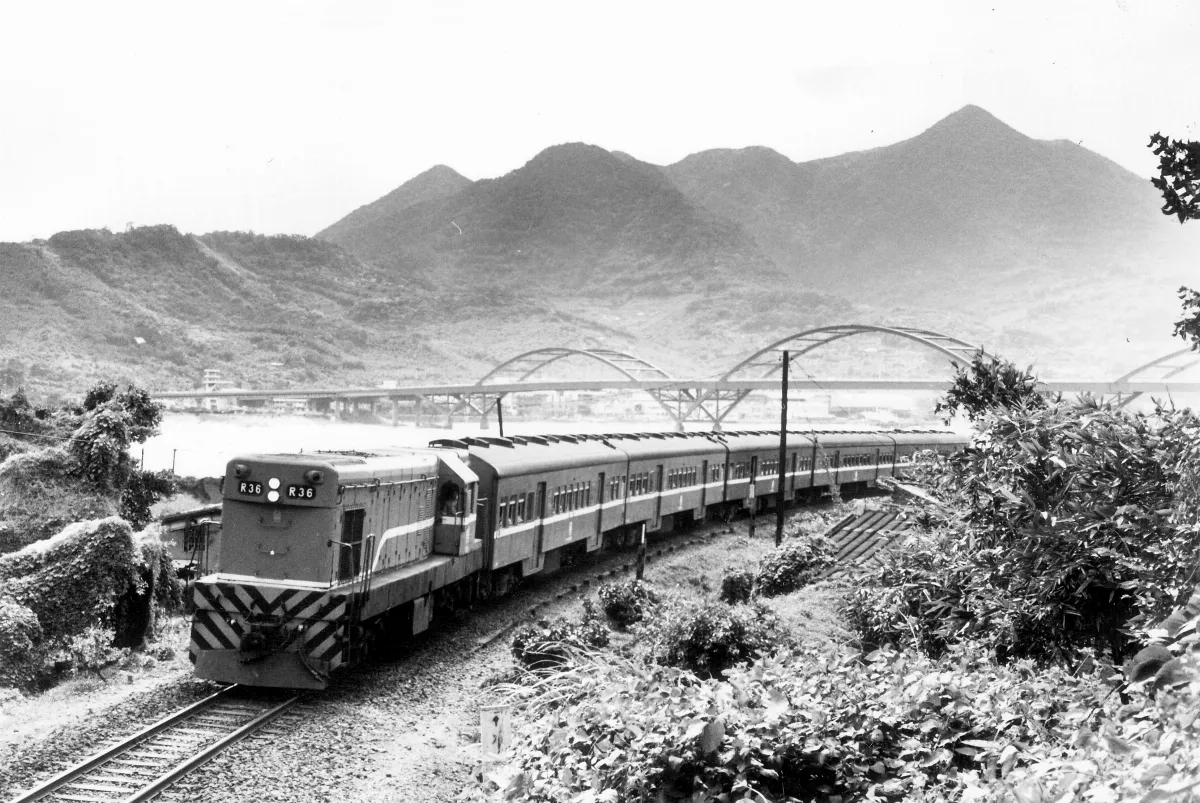 【時光走廊】  台灣光復七十年紀事(28)  淡水最後一班列車