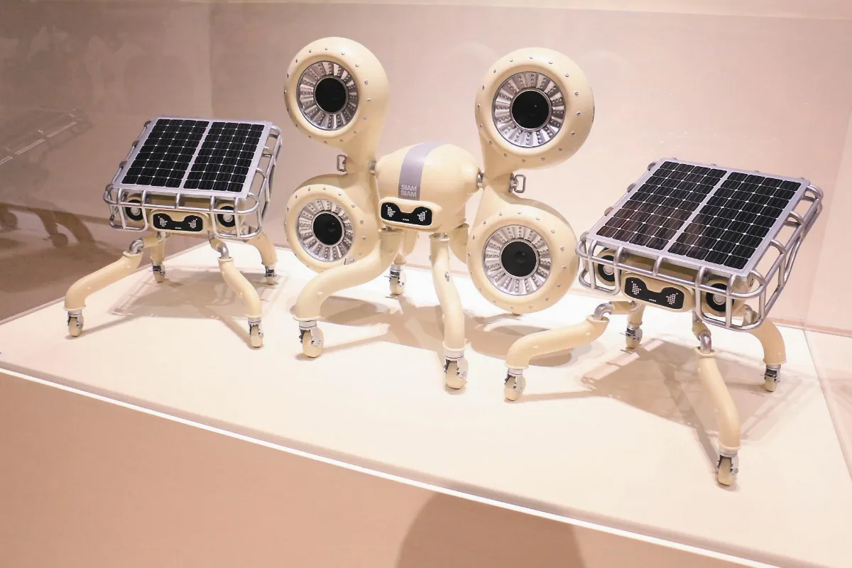 AKIBO與他的機器人兒子們