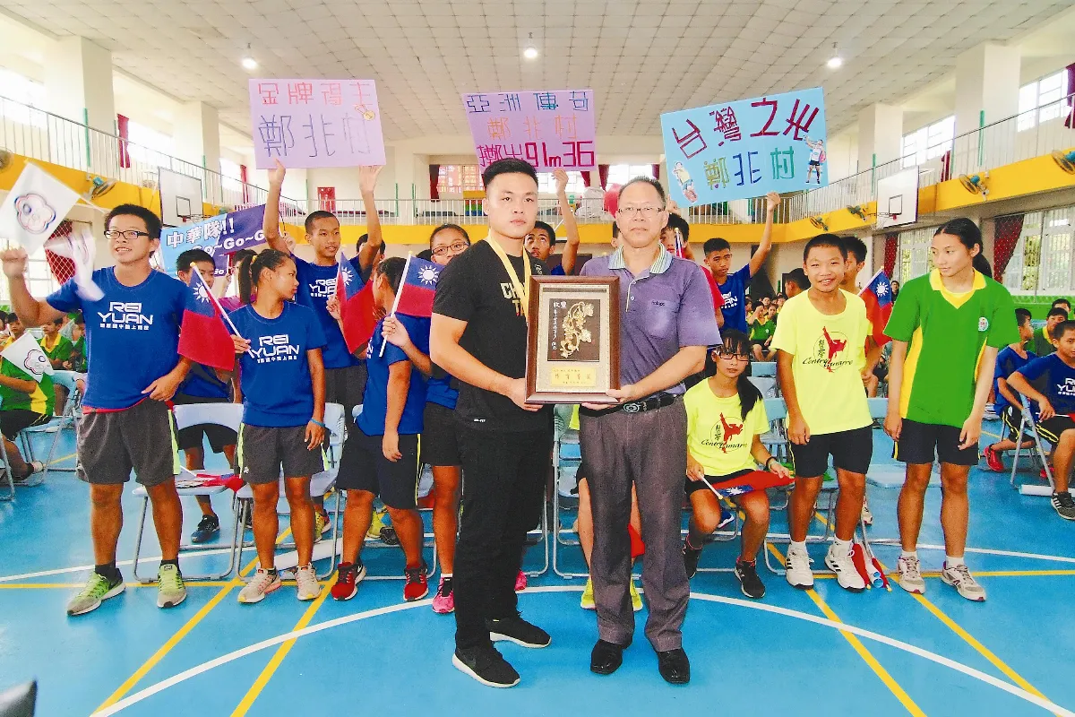 世大運金、銀牌 鄭兆村、彭士誠 鼓舞母校學弟妹