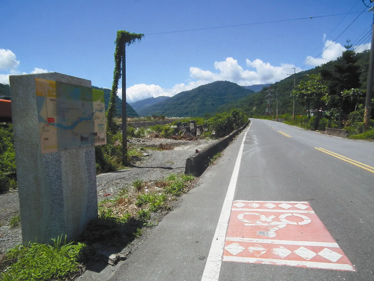 南迴5自行車道 長滿蚊子