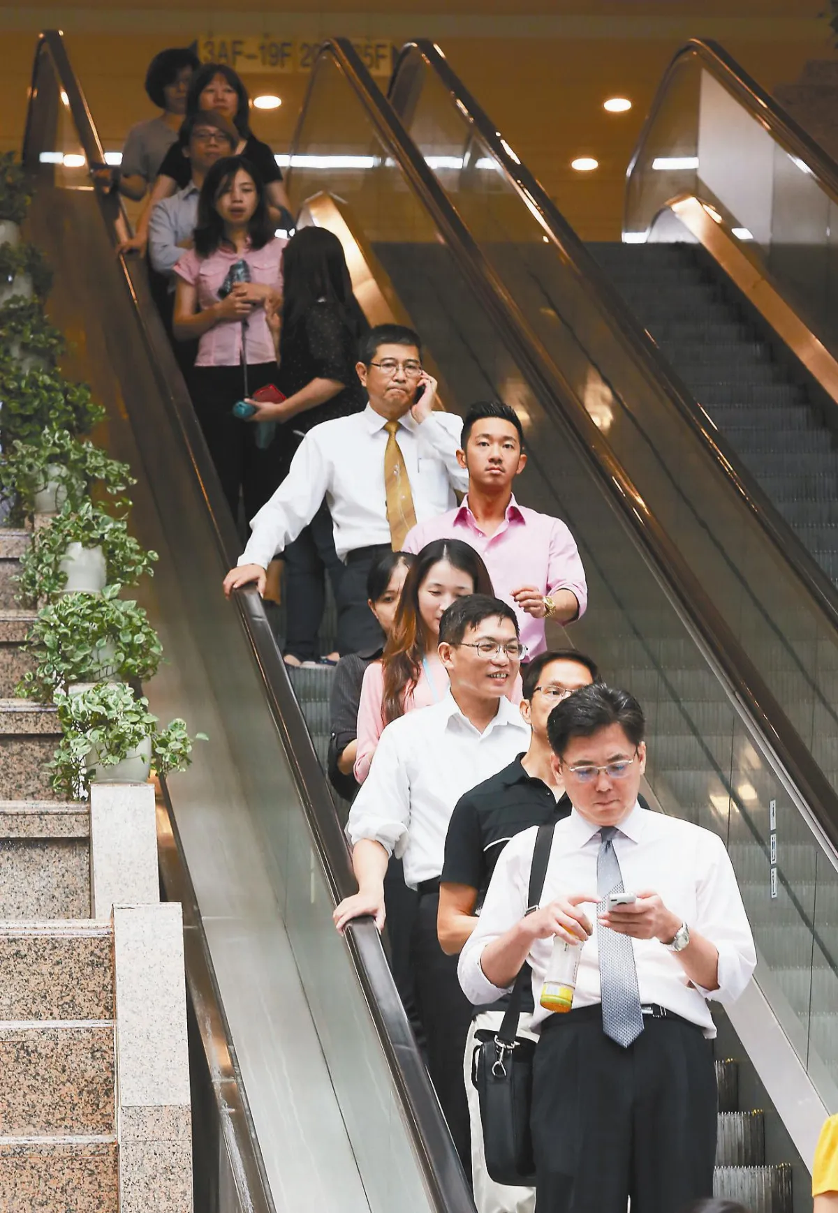 一例一休修法 今討論