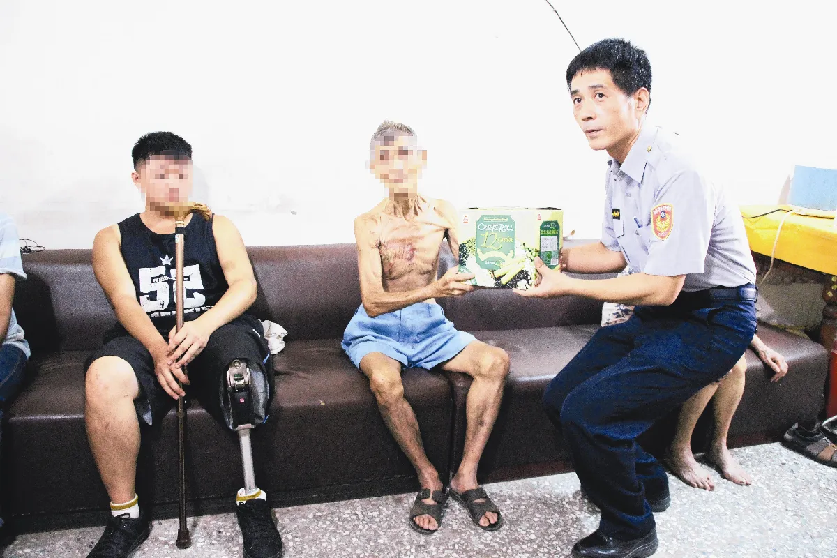 老顧殘 90歲翁顧中風妻、截肢孫