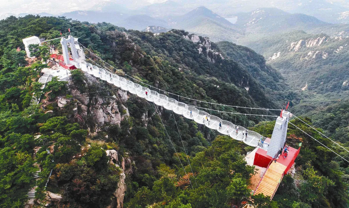 沂蒙玻璃橋 凌空舞