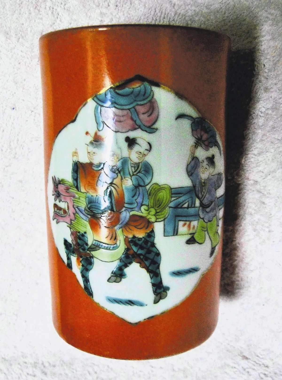 【走跳四方一麒麟】 古瓷筆筒