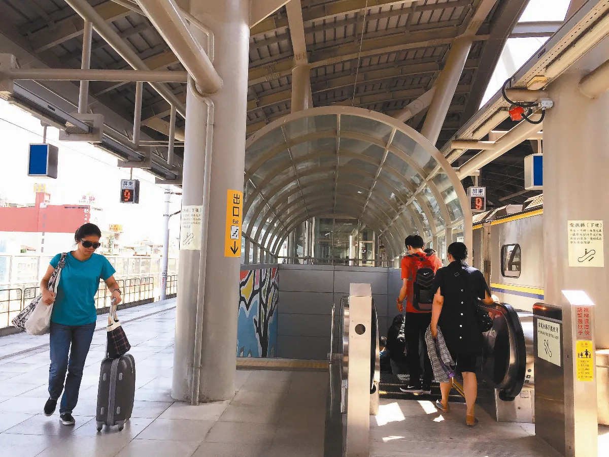 樓梯加寬、增設手扶梯 屏東火車站 動線變流暢