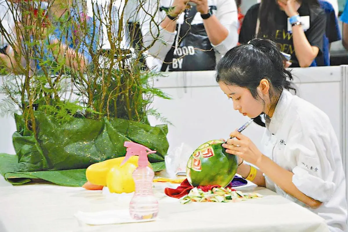 大馬廚藝賽 佛大生蔬果雕奪季軍
