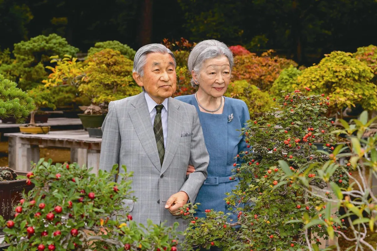 日媒：日皇後年3月底退位 交棒長子