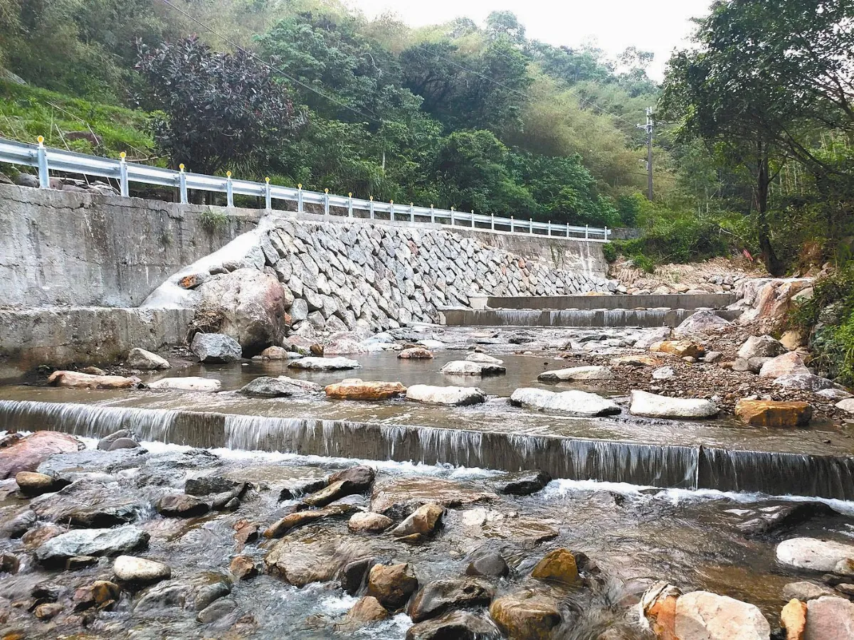 生態藍帶工法 魚兒洄游牡丹溪