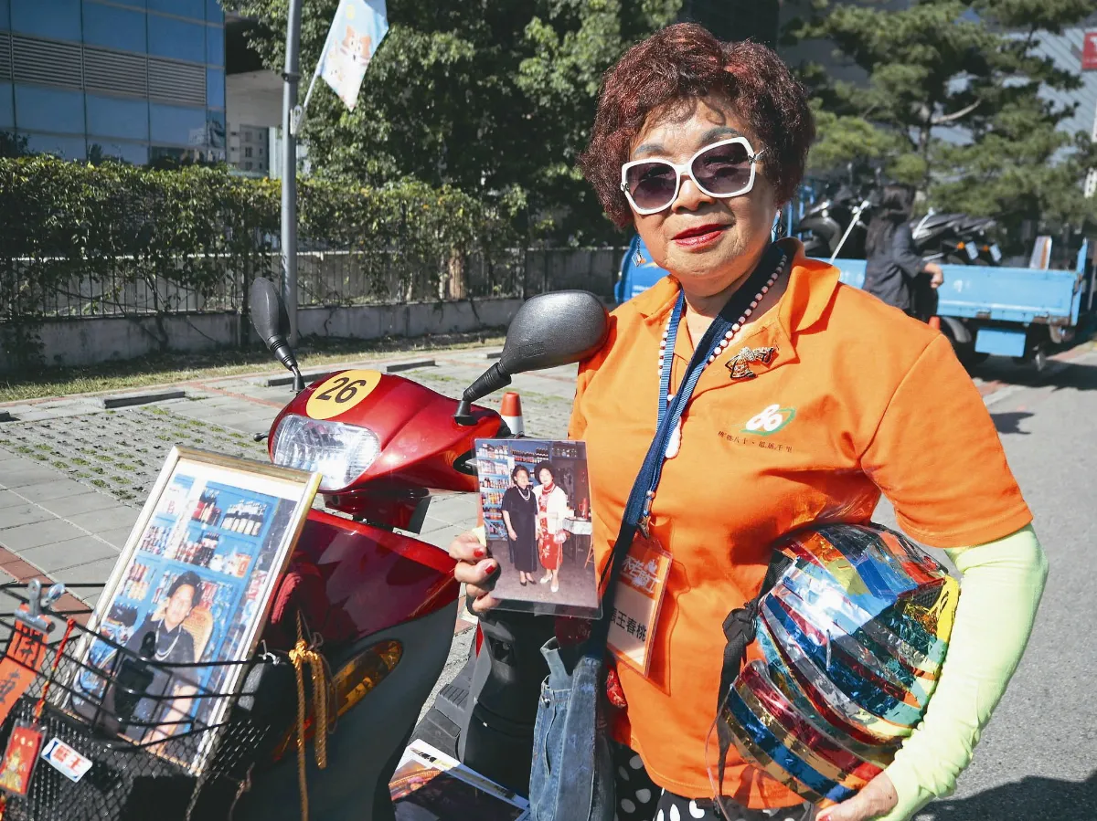 2081歲環島追風 77歲阿嬤 帶母照圓夢