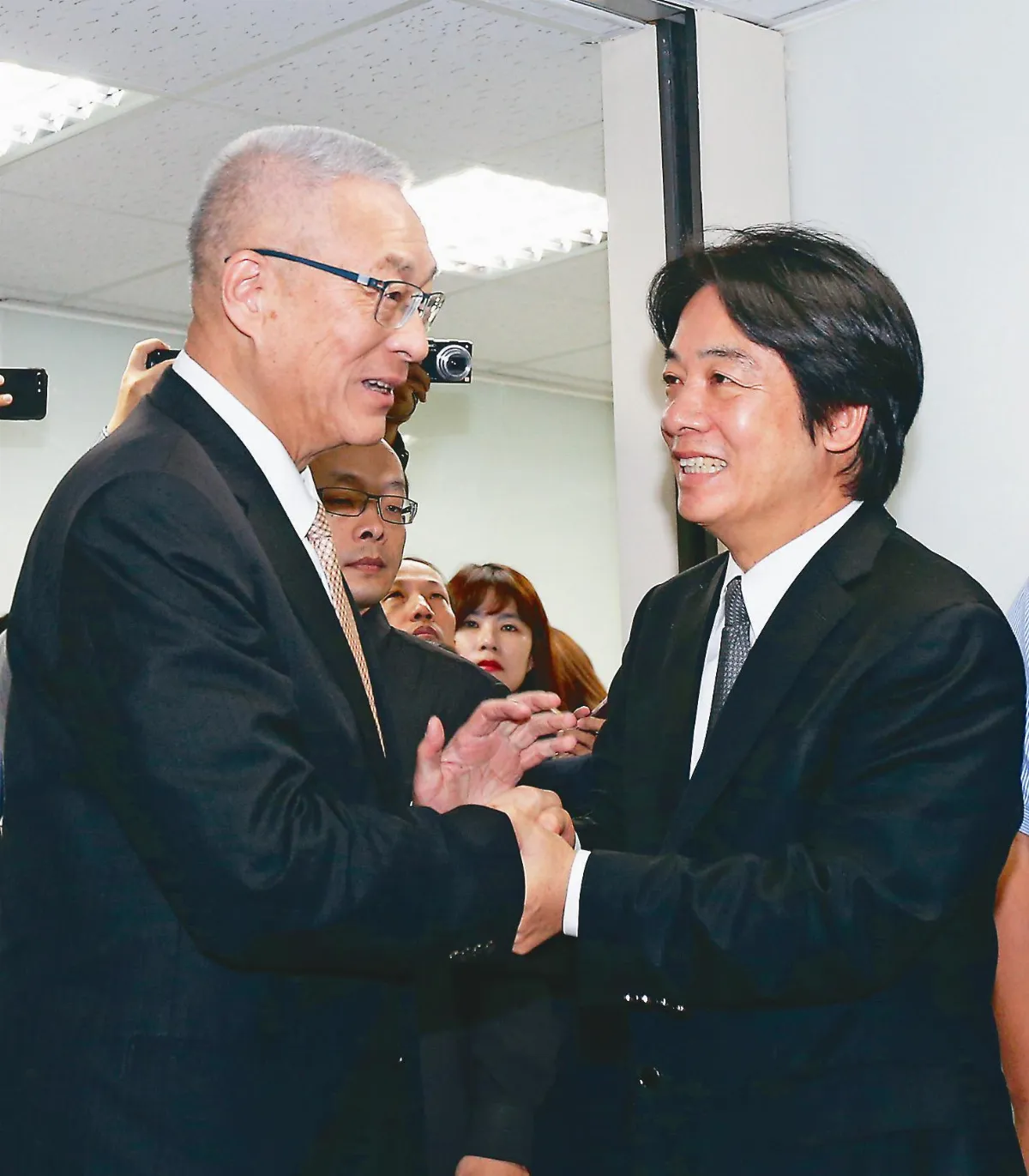 賴吳會熱絡 互提建議