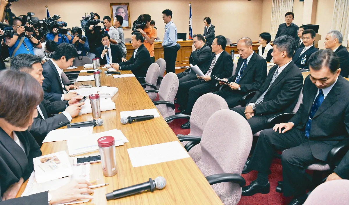 府清查 無慶富副董會客紀錄