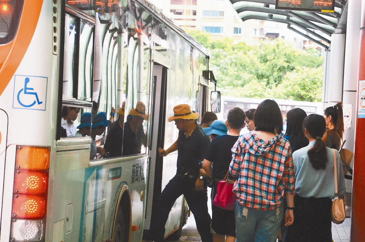 公共運輸不方便 南部人寧開車