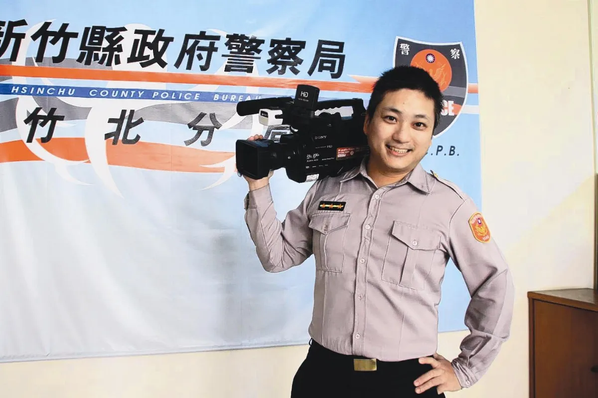 演過八點檔 波麗士成宣導片達人