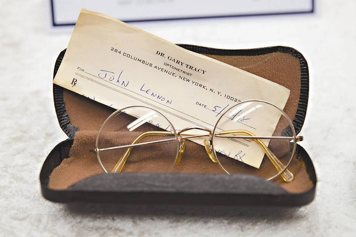 約翰藍儂招牌眼鏡 找到了!