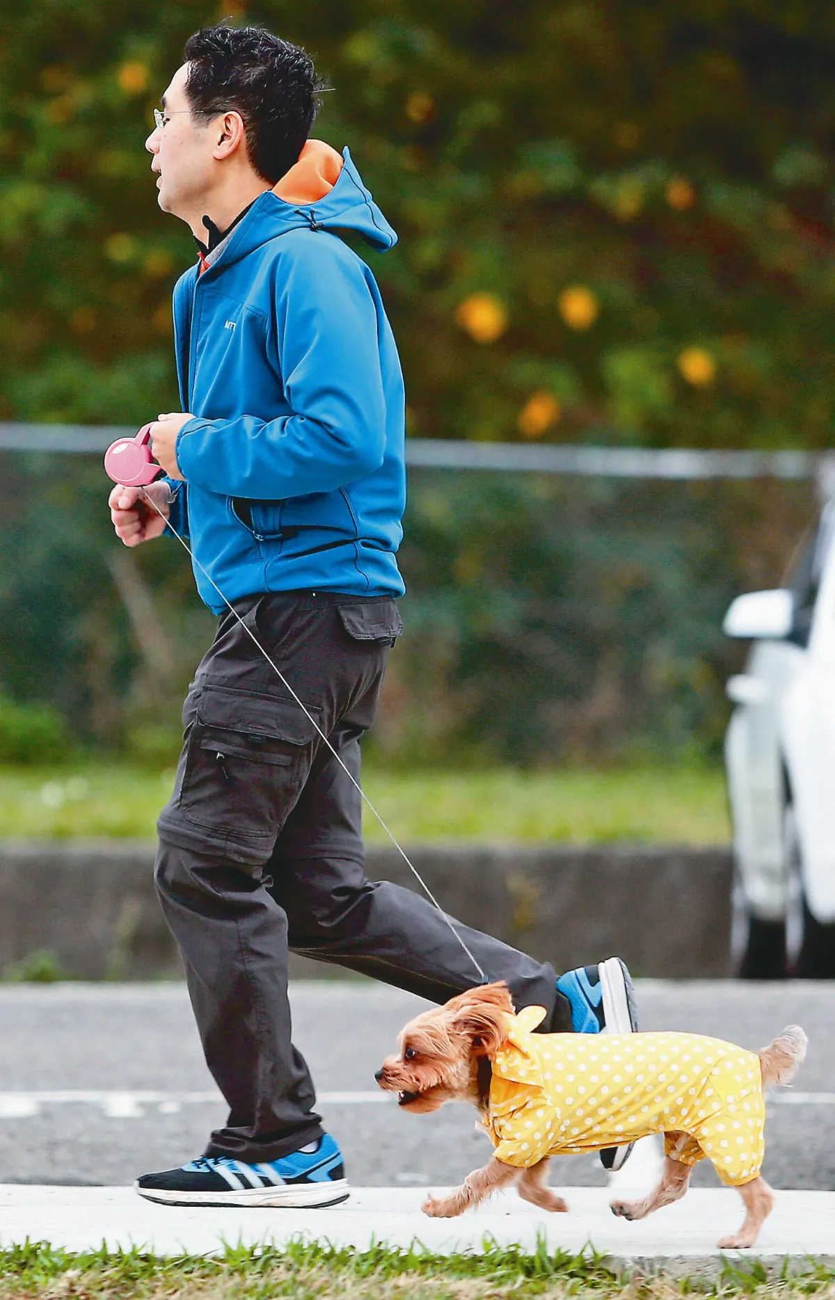 遛狗真好 主人健康寵物開心