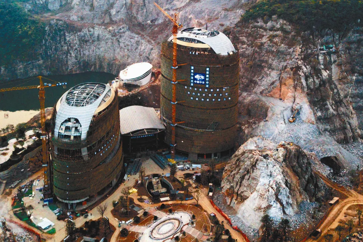 南京老山懸崖邊 外星人基地搶眼