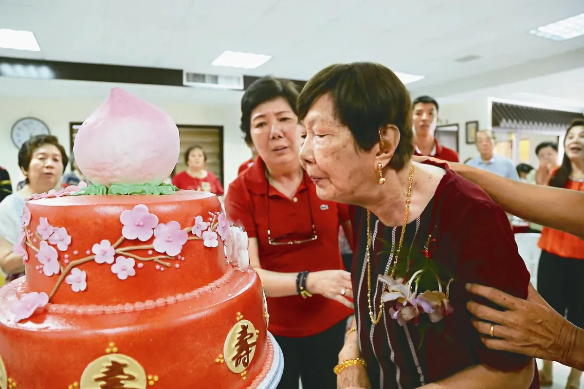 陳素珍80壽誕 圓通寺祈福