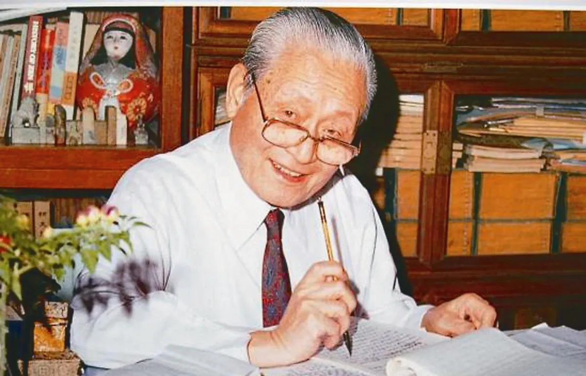 風光更喜今朝 化雨滿人寰
