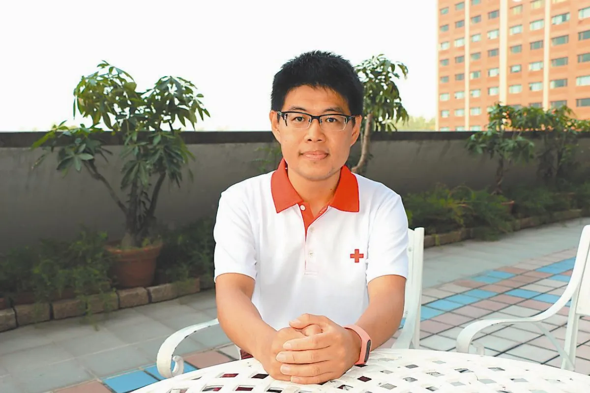 簡昭漢熱血 教導印度沙彌急救
