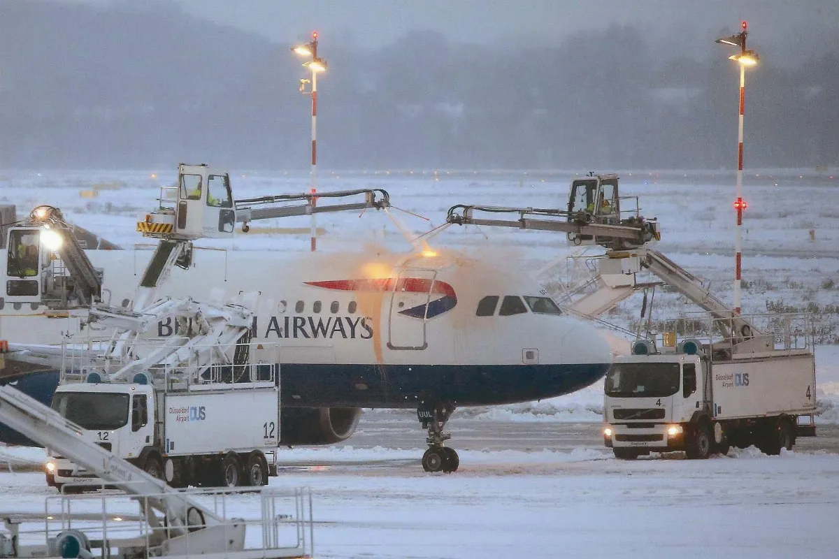 大風雪襲西歐 英德法海陸空交通癱
