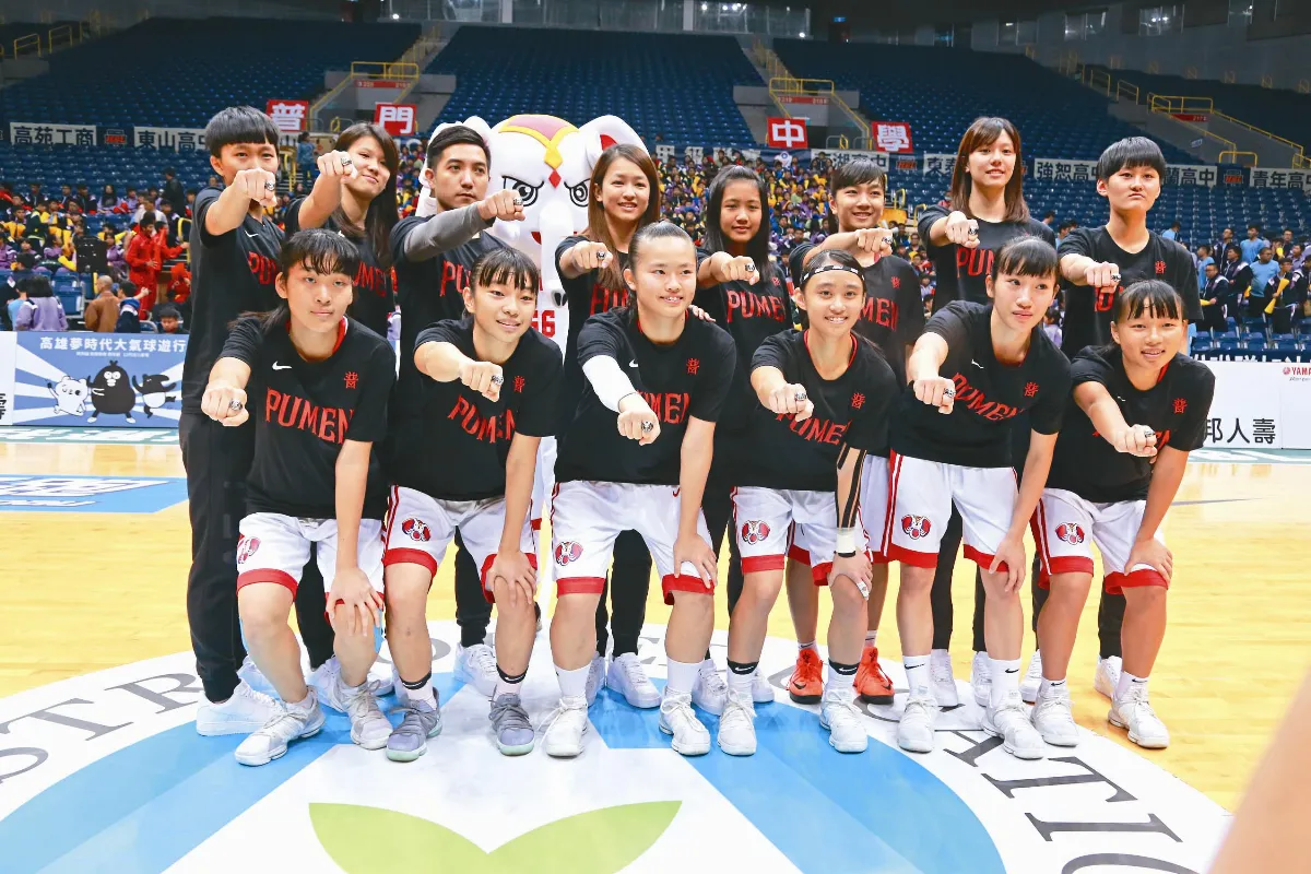 普門女籃 笑領冠軍戒