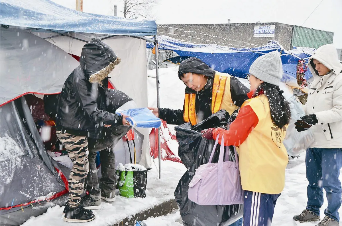 溫哥華佛光人 雪中送暖