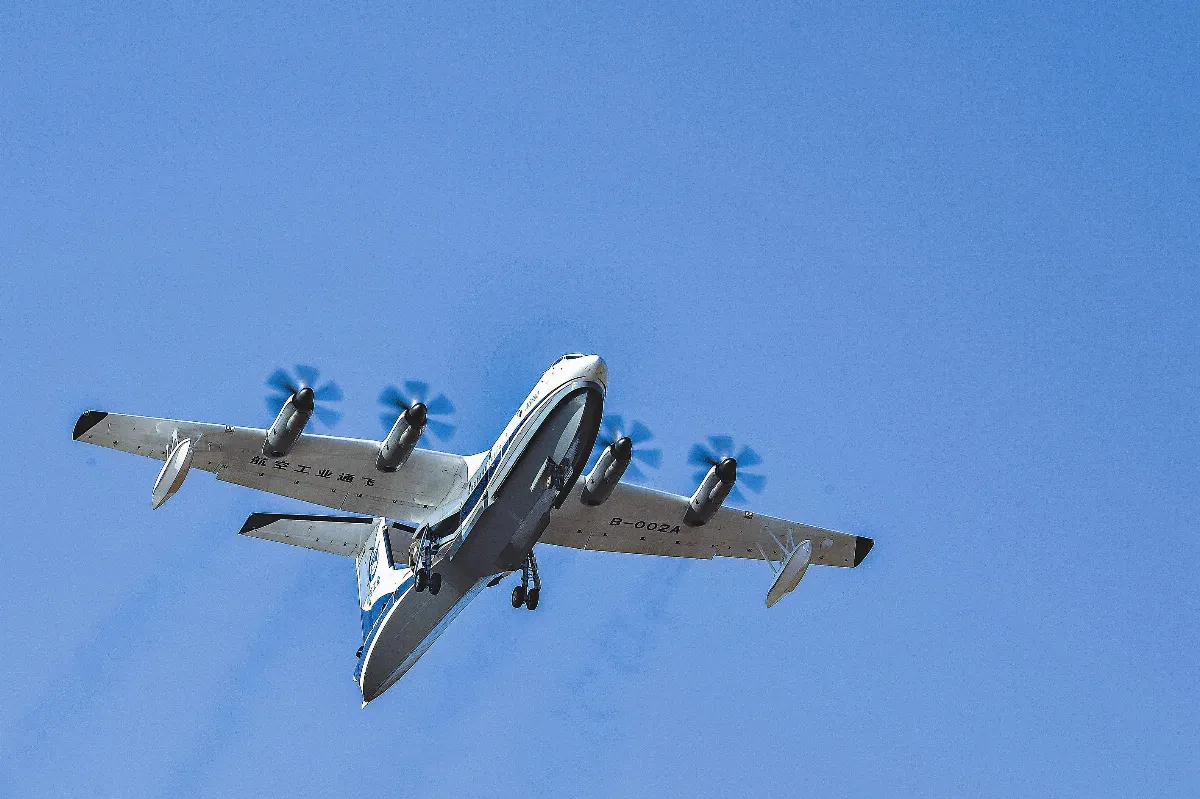 中國製造  世界最大  水陸兩棲飛機  鯤龍首飛成功