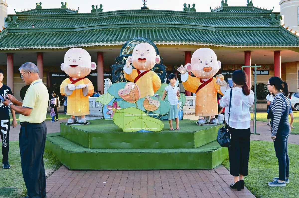 南非南華寺 煙火照光明