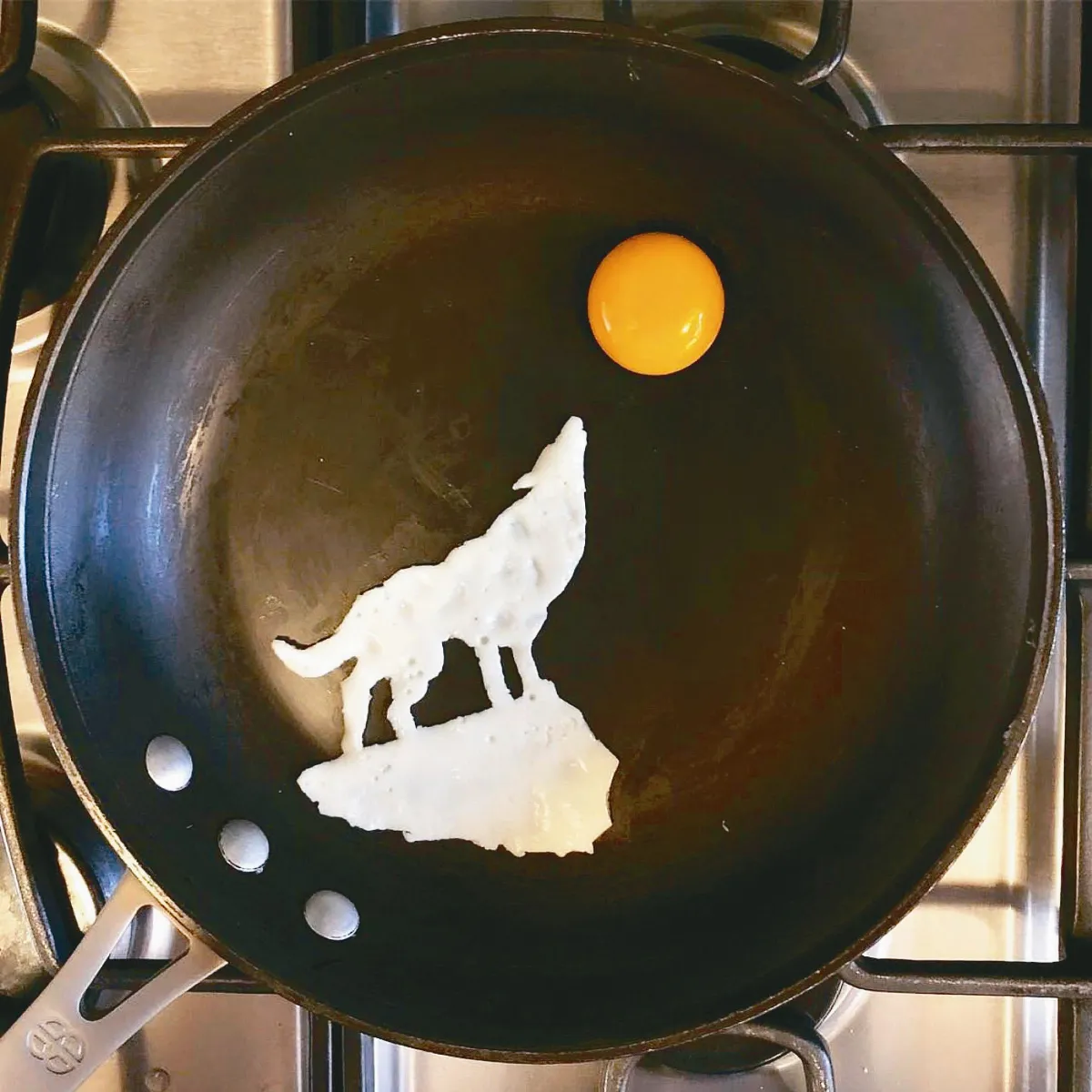 這顆蛋會狼嚎 藝術荷包蛋上菜