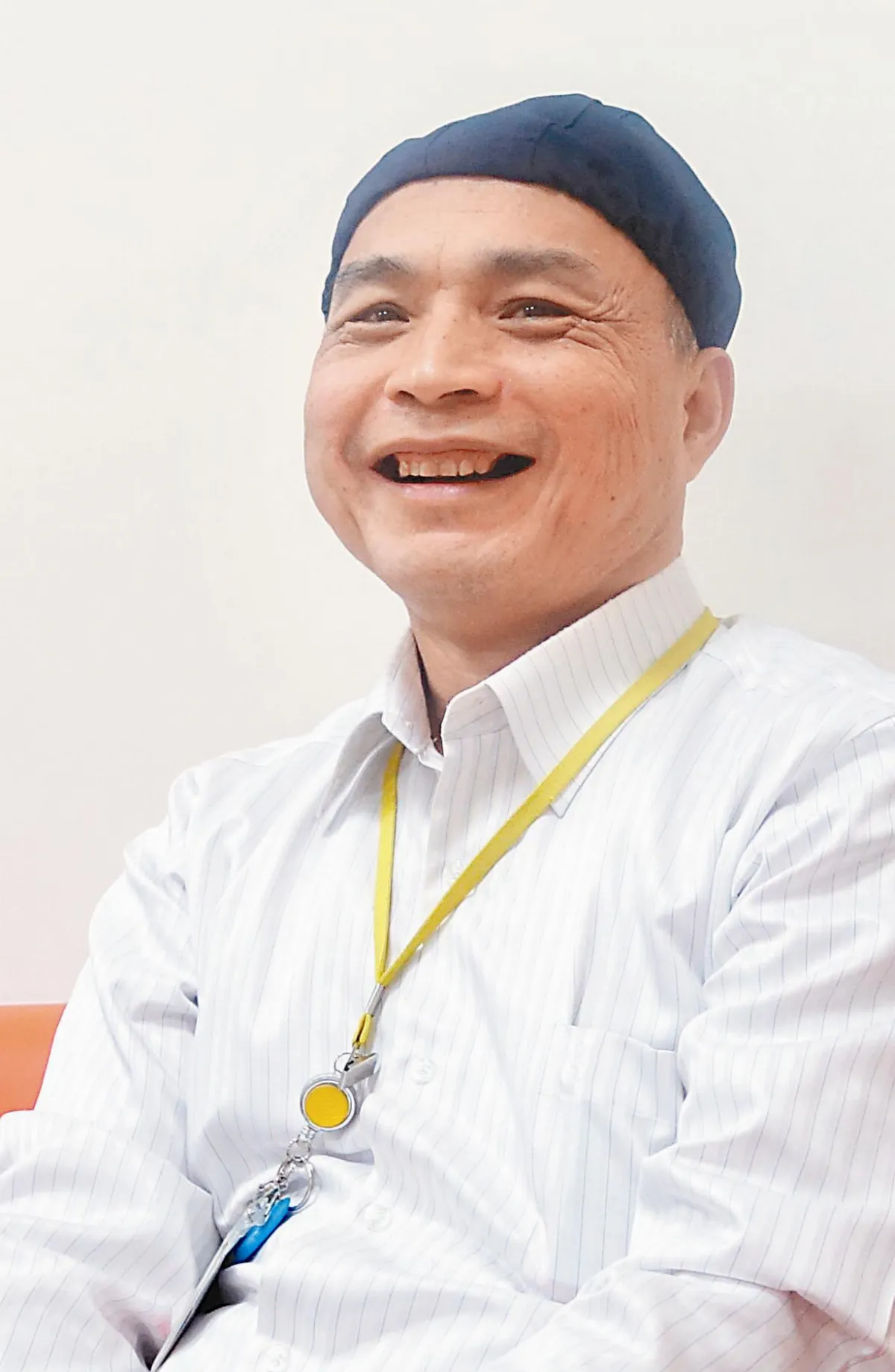 醫者依也 醫生為病人誦經祈福