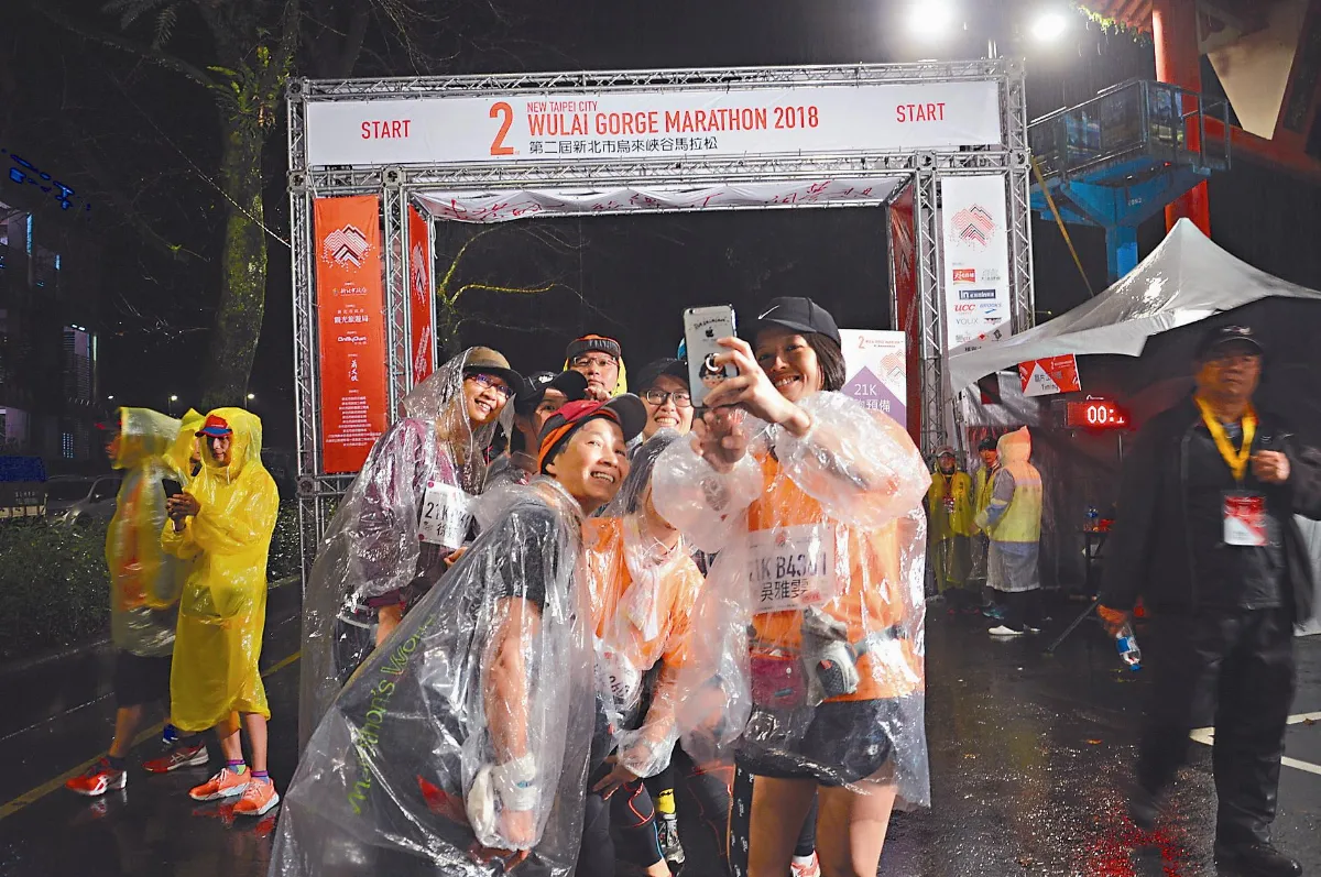 烏峽馬 雨勢澆不息路跑熱血