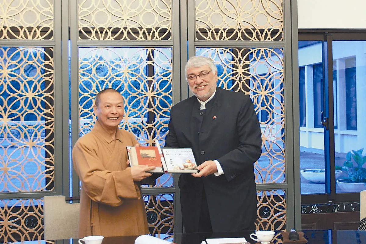 巴拉圭參議院訪佛館 交流真善美