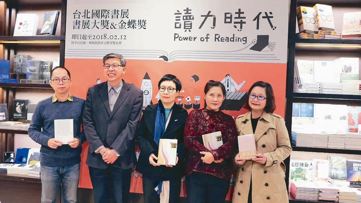 台北國際書展大獎散文家周芬伶 奪小說類首獎