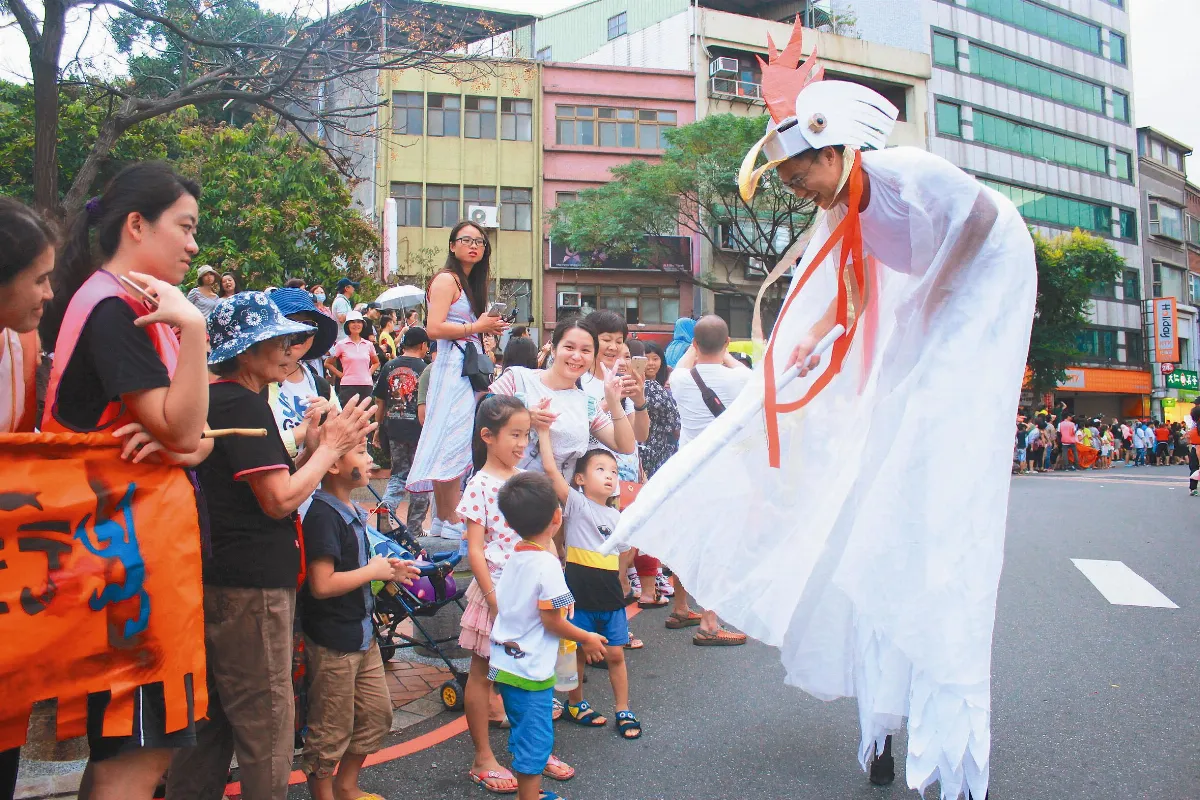 淡水高蹺隊 阿公、小孩都來玩