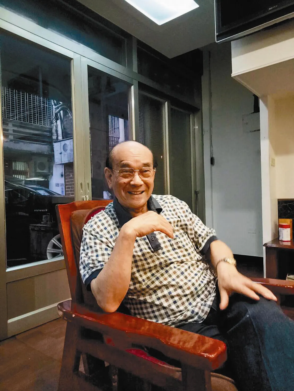 【石齋夜話】黃木添和12個娃在我家
