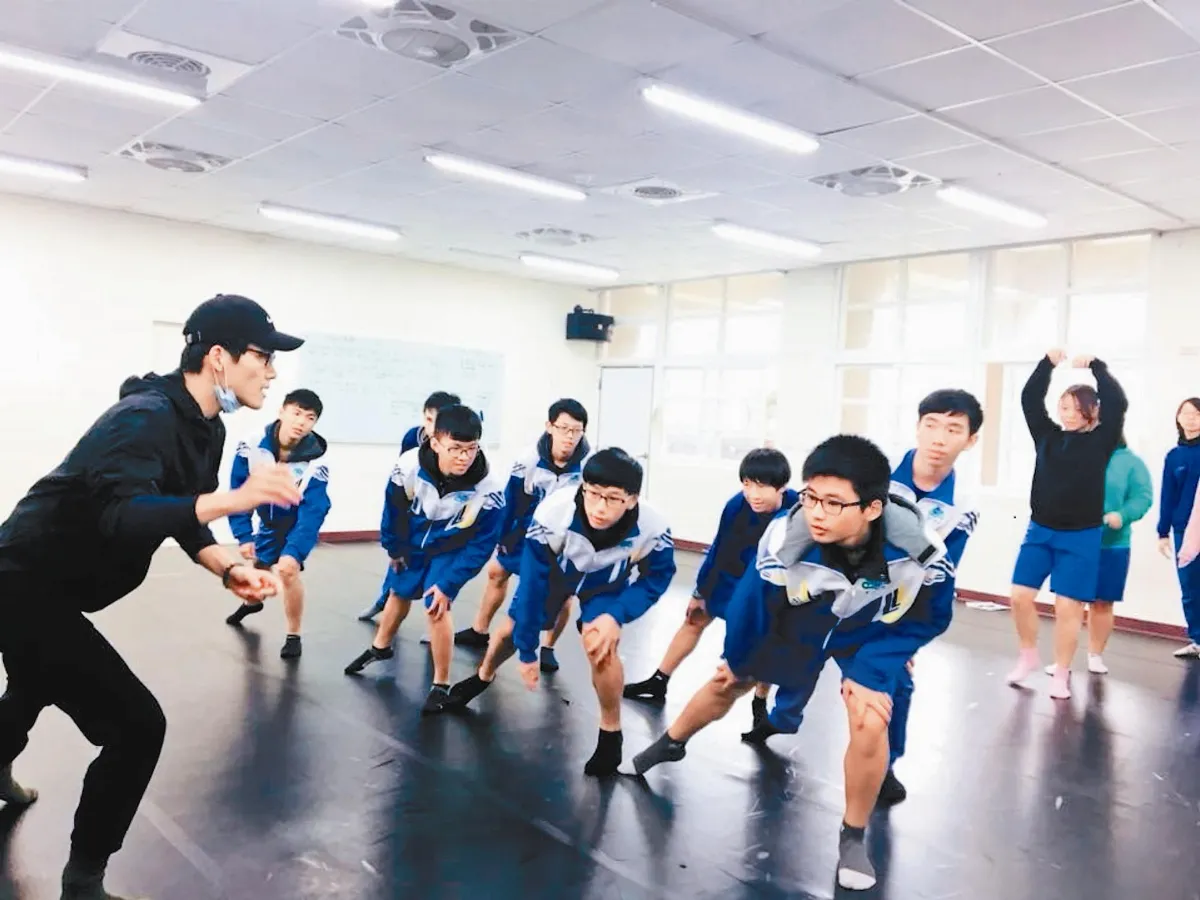 音樂劇駐校教學 高中生演出自信
