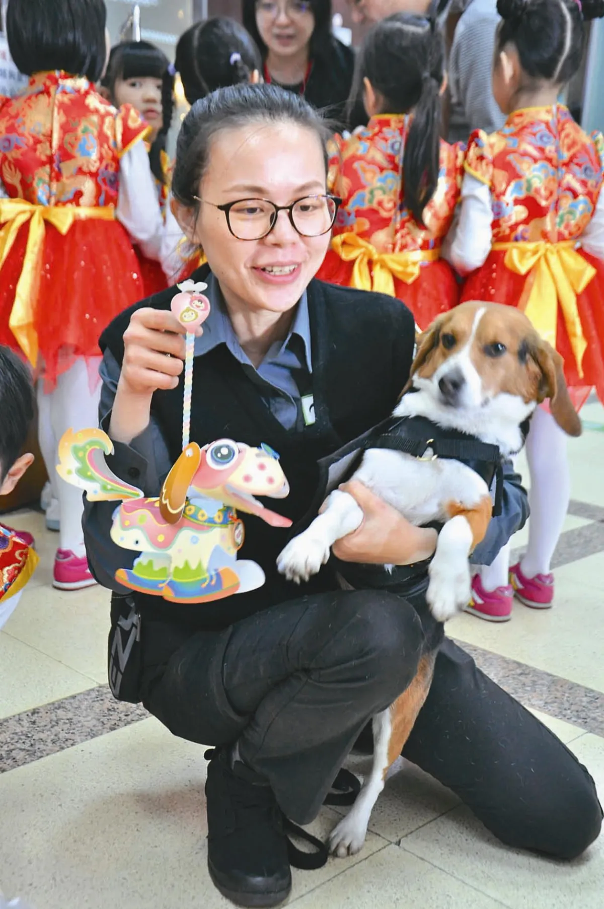 桃園燈會 檢疫犬米格魯 化身小提燈