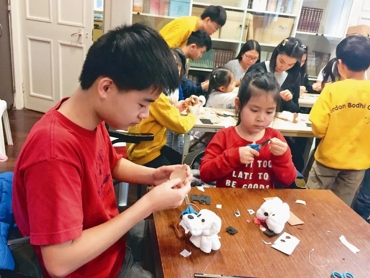 倫敦菩提園 創作毛巾狗迎春